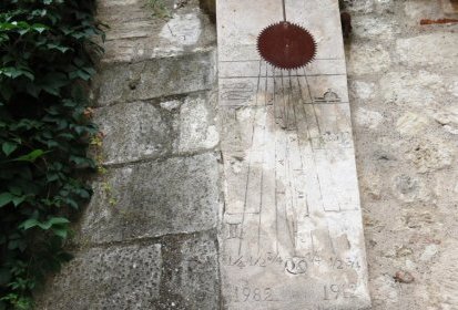 Horloge solaire à MONFLANQUIN (47)