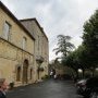 Vers le Château du XIVème siècle (Mairie) de FUMEL (47)