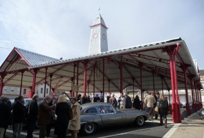 Sous la halle de Lavit