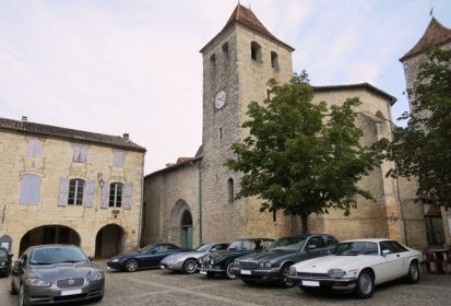 BASTIDE de LAUZERTE (82) place des Cornières