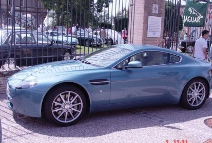 Aston Martin AMV8