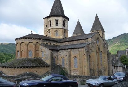 « Pénitentes » devant la cathédrale